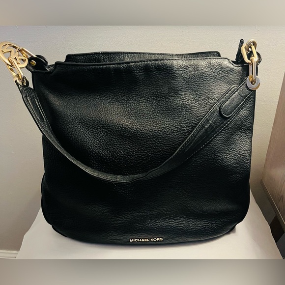 MICHAEL KORS Original Genuine Leather (Heidi) Medium-Sized Hobo Handbag. - Picture 11 of 13